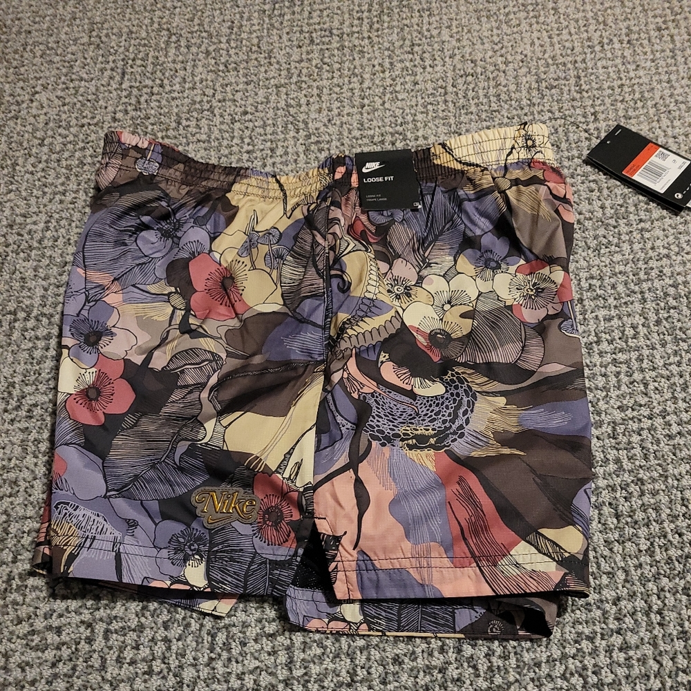 NWT Nike Loose Fit Polyester Shorts Floral Large